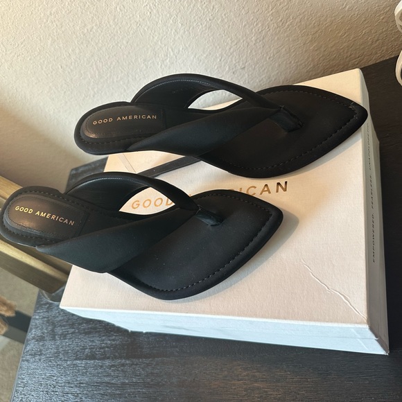 Good American Cinderella Thong Heel 10 - Picture 2 of 6